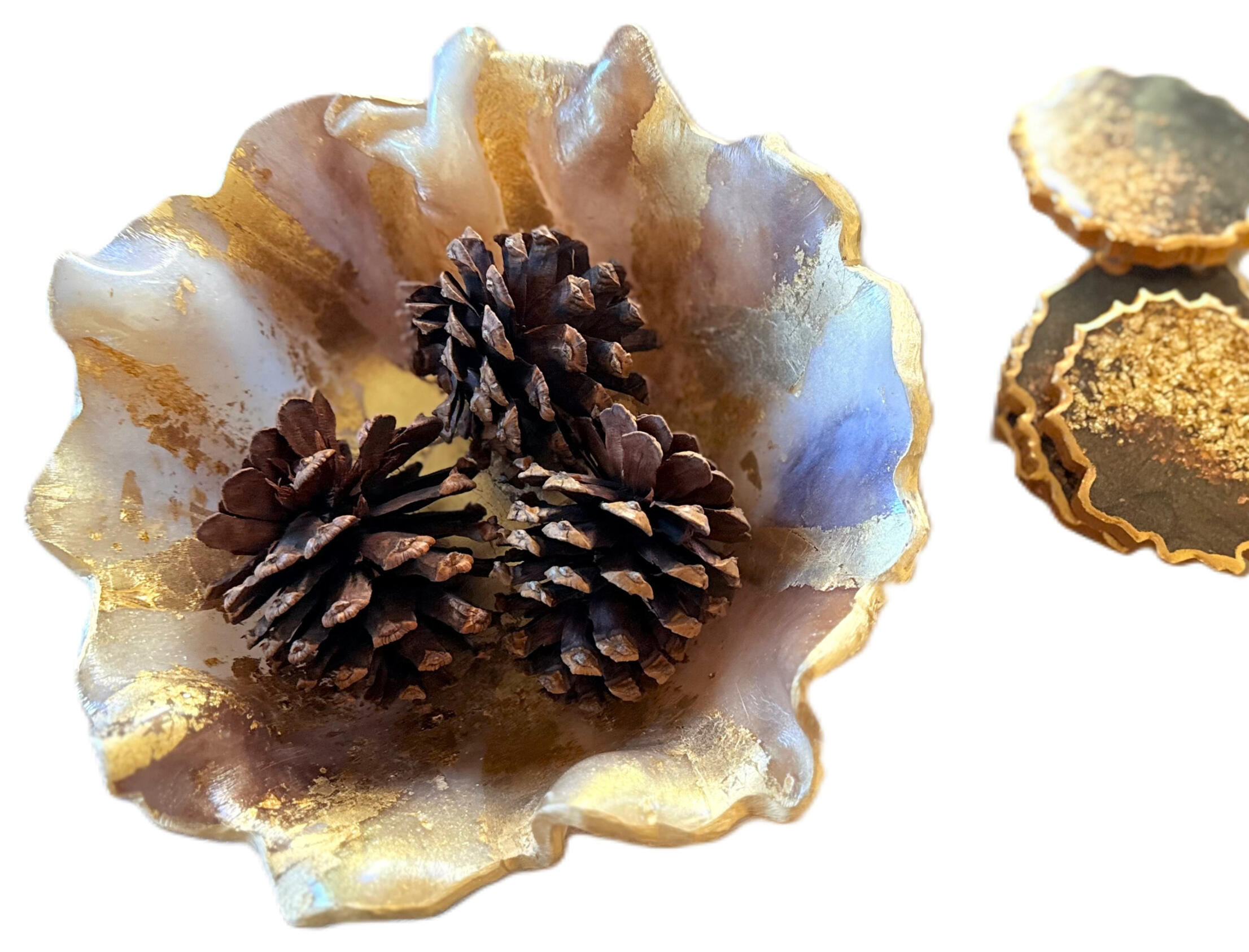 Brown and gold ruffled decorative bowl Brown and gold ruffled decorative bowl with gold accents and gold edging